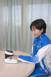 Athlete Mizuki Noguchi (member of the Sysmex Women's Track & Field Team) uses ASTRIM FIT to monitor her condition on a daily basis