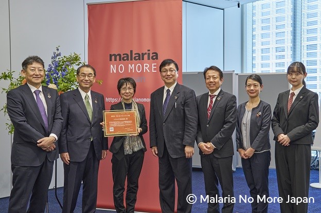 Sysmex representatives receiving the 11th Zero Malaria Award