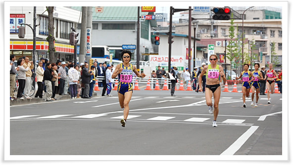 序盤より積極的に飛び出す野口選手