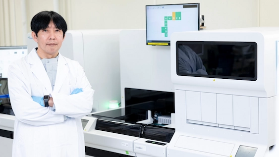 世界初の血液検査システムの開発