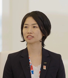 小林 万祐子